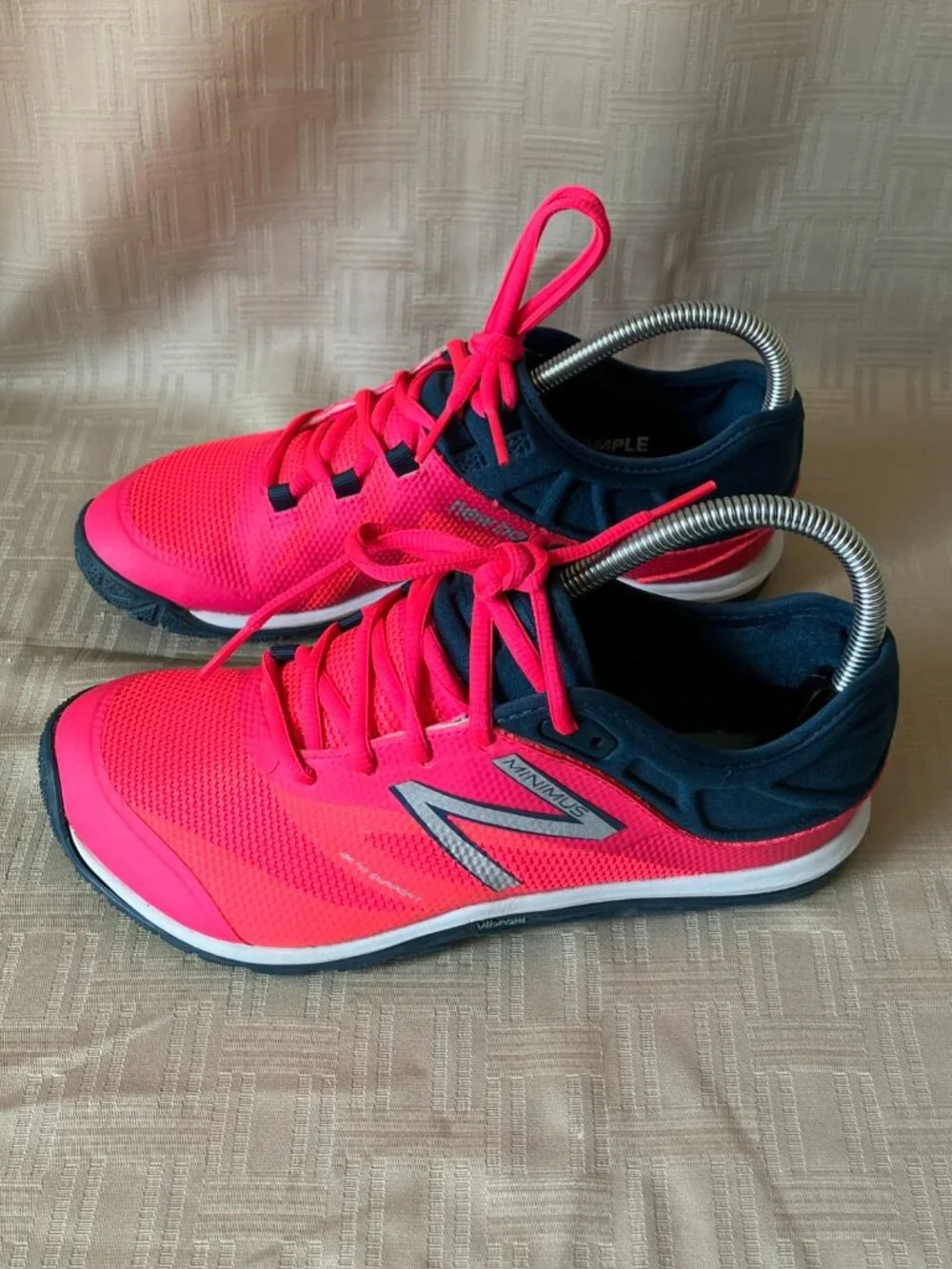 Rare Sample Shoes New Balance Minimus Women's Size 7 Vibrant Pink / Navy